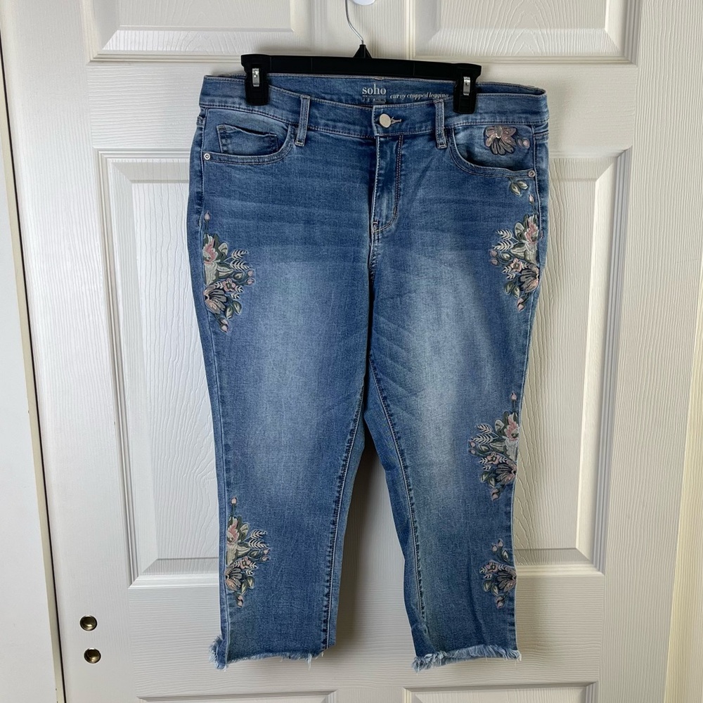 Soho Blue Floral Embroidered Cropped Jeans